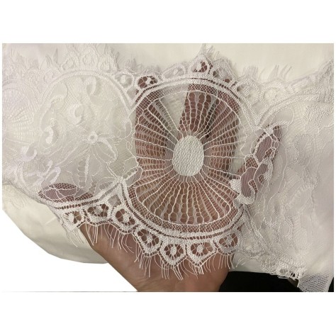 Dentelle Chantilly Blanche Au Mètre En Grande Largeur , Pour Mariage Et Lingerie De Luxe.
