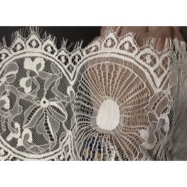 Dentelle Chantilly Blanche Au Mètre En Grande Largeur , Pour Mariage Et Lingerie De Luxe.