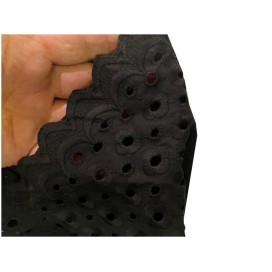 Broderie Anglaise Noir En Tissu  Ajourée En Coton  Au Mètre En Grande Largeur