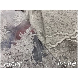 Dentelle Perlée Blanche Couture Au Mètre  En Grande Largeur, Pour Robes De Mariage Et Cerémonie.