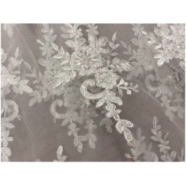 Dentelle Perlée Blanche Couture Au Mètre  En Grande Largeur, Pour Robes De Mariage Et Cerémonie.