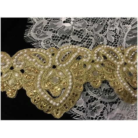 Galon Ruban Brodé Doré OR En Perles Blanches Et Strass  Pour Décorations Caftans Et Customisations.