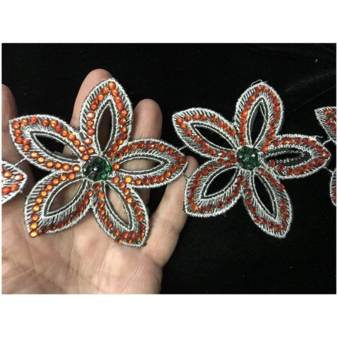 Galon Ruban Brodé En fome D'Etoile Argenté En Strass  rouge et vert Pour Décorations Caftans Et Customisations.