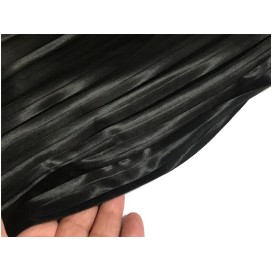Tissu Satin Plissé Noir Extensible A Coudre, Pour Chemisers, Jupes, Et Customisations.