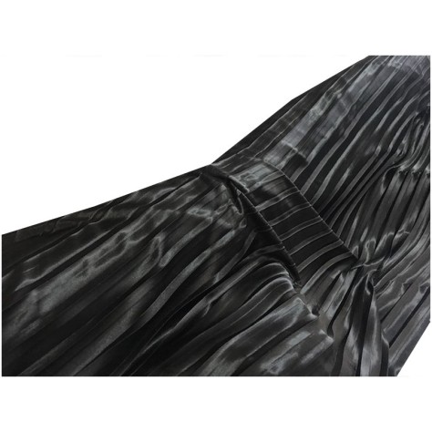 Tissu Satin Plissé Noir Extensible A Coudre, Pour Chemisers, Jupes, Et Customisations.