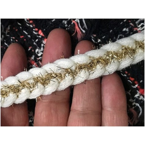 Galon Au Mètre Style " Chanel" Ecru au Mètre Orné de Fil Doré