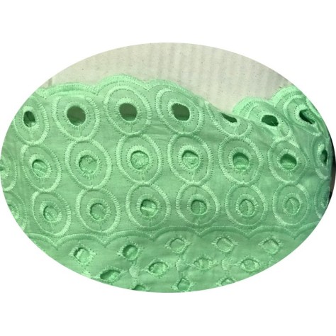 Broderie Anglaise Vert Tilleul En Tissu  Ajourée En Coton  Au Mètre En Grande Largeur
