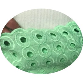 Broderie Anglaise Vert Tilleul En Tissu  Ajourée En Coton  Au Mètre En Grande Largeur