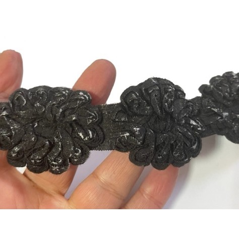 Galon fleur au mètre avec reflets blancs argenté -