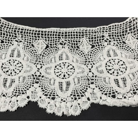 Guipure Macramé Coton Au Mètre En 15 Cm Blanche, En Motifs Fleurs Pour Customisations Et Décorations.