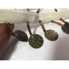 Frange En 3 cm en Perlé Noir au mètre sur ruban velours écru