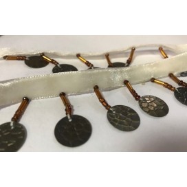 Frange En 3 cm en Perlé Noir au mètre sur ruban velours écru