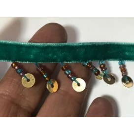 Frange En 2.5 cm en Perlé au mètre sur ruban velours vert