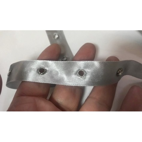 Bande à Oeuillet Sur Satin Gris Au Mètre  Coudre Pour Agrafage et Serrage