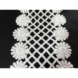 Guipure Au Mètre En Entre Deux Au Mètre En 8.5 cm Cm Blanche Pour La Customisations Et Décorations De vetements.