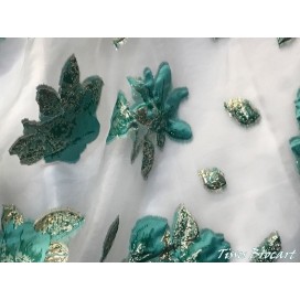 Tissu Brocart Au Mètre De Luxe En Motifs Fleurs Floqué Vert Emeraude et Doré Imprimés Et En Relief .