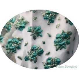 Tissu Brocart Au Mètre De Luxe En Motifs Fleurs Floqué Vert Emeraude et Doré Imprimés Et En Relief .