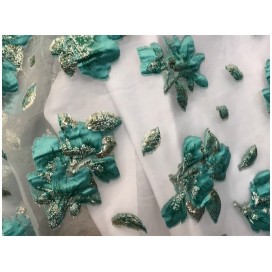 Tissu Brocart Au Mètre De Luxe En Motifs Fleurs Floqué Vert Emeraude et Doré Imprimés Et En Relief .