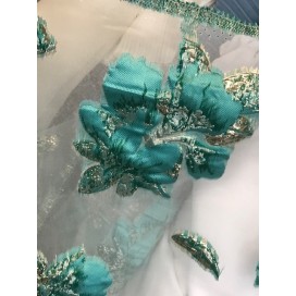 Tissu Brocart Au Mètre De Luxe En Motifs Fleurs Floqué Vert Emeraude et Doré Imprimés Et En Relief .