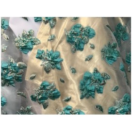 Tissu Brocart Au Mètre De Luxe En Motifs Fleurs Floqué Vert Emeraude et Doré Imprimés Et En Relief .