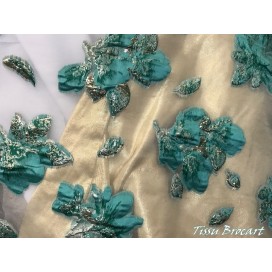 Tissu Brocart Au Mètre De Luxe En Motifs Fleurs Floqué Vert Emeraude et Doré Imprimés Et En Relief .