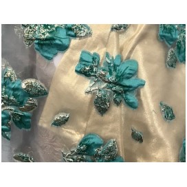 Tissu Brocart Au Mètre De Luxe En Motifs Fleurs Floqué Vert Emeraude et Doré Imprimés Et En Relief .