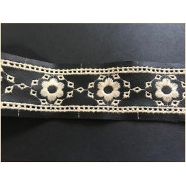 Ruban Simili Noir Brodé En Ecru Au Mètre En  5 Cm  A Coudre Pour Vetements  Décorations