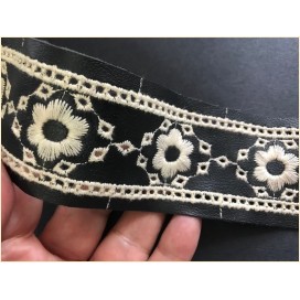Ruban Simili Noir Brodé En Ecru Au Mètre En  5 Cm  A Coudre Pour Vetements  Décorations
