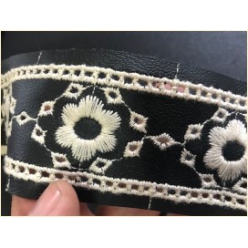 Ruban Simili Noir Brodé En Ecru Au Mètre En  5 Cm  A Coudre Pour Vetements  Décorations