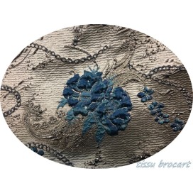 Tissu Brocart Au Mètre De Luxe En Motifs Fleurs Floqué Bleu Indigo et Doré Imprimés Et En Relief .