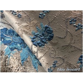 Tissu Brocart Au Mètre De Luxe En Motifs Fleurs Floqué Bleu Indigo et Doré Imprimés Et En Relief .