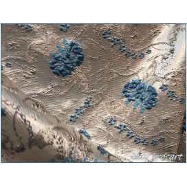 Tissu Brocart Au Mètre De Luxe En Motifs Fleurs Floqué Bleu Indigo et Doré Imprimés Et En Relief .