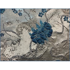 Tissu Brocart Au Mètre De Luxe En Motifs Fleurs Floqué Bleu Indigo et Doré Imprimés Et En Relief .