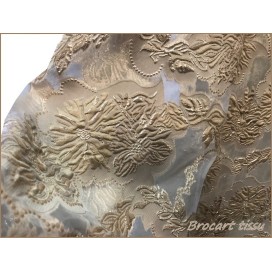Tissu Brocart Au Mètre De Luxe En Motifs Fleurs Floqué Doré or Sur Organza Imprimés Et En Relief .