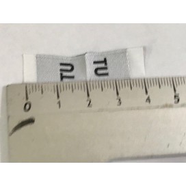 Etiquette De Vêtements Blanches " Tailles Unique " Par 100 Pièces  Découpées A Coudre, Contexture Pour Confection.