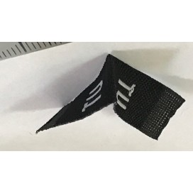 Etiquette De Vêtements Blanches " Tailles Unique " Par 100 Pièces  Découpées A Coudre, Contexture Pour Confection.