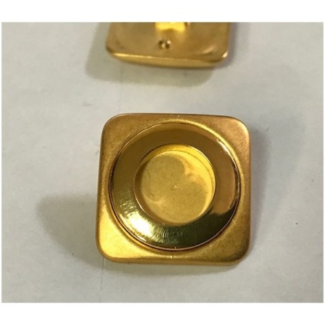 Bouton Doré Carré Couture Diamètre 20 mm.