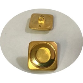 Bouton Carré Doré Couture Diamètre 20 mm.