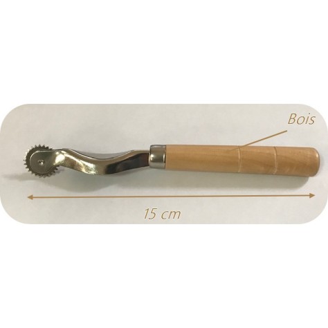 Roulette à patron dentelée manche en bois pour la couture