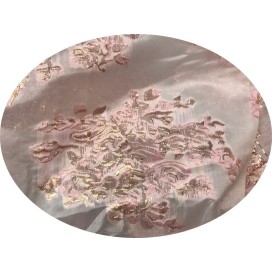 Brocart Tlija Au Mètre De Luxe En Motifs Fleurs Doré Or Sur Organza Rose Pour Robes, Tailleurs Et Caftans