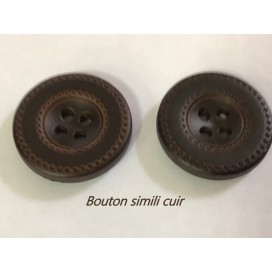 Bouton simili Cuir Mat Marron Choco en diamètre 22 mm à 4 trous avec Impression Sellier à coudre
