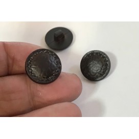 Bouton simili Cuir marron en diamètre 18 mm à coudre, bouton façon cuir à queue