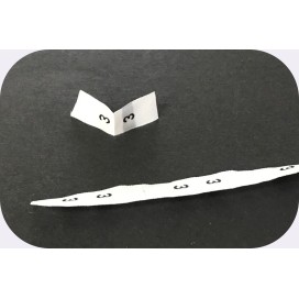 Etiquette De Vêtements Blanches " Taille 3" Par 100 Pièces  A Coudre, Contexture Pour Confection.