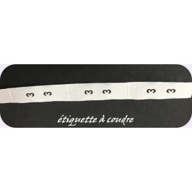 Etiquette De Vêtements Blanches " Taille 3" Par 100 Pièces  A Coudre, Contexture Pour Confection.