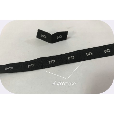 Etiquette De Vêtements Noir " Taille 3" Par 100 Pièces  A Coudre, Contexture Pour Confection.