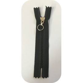Zip Fermeture Injecté noir en 12 cm en Maille à Coudre  .