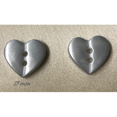Bouton Cœur Nacré Gris à coudre de taille 15 mm.