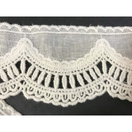 "Broderie anglaise en 5 cm Ecru : Décorez et personnalisez avec élégance à prix doux !"