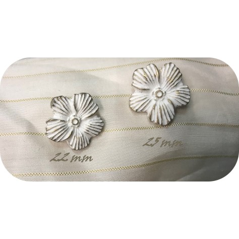 Bouton Marguerite Blanc Pour La Couture en 22 mm  Pour Customisations.
