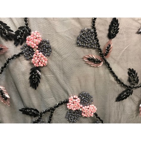 "Tissu en Résille Tulle Noir Perlé Haute Couture : Élégance et Sophistication